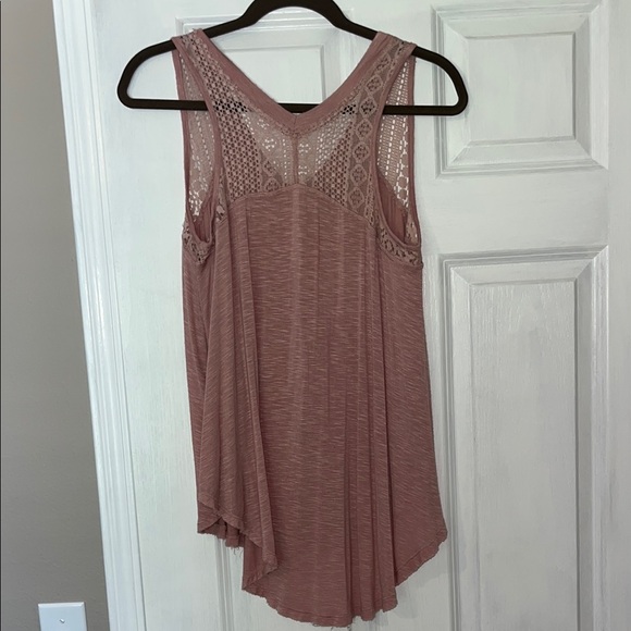 Women's Lace Detail Sleeveless Top - Picture 4 of 4